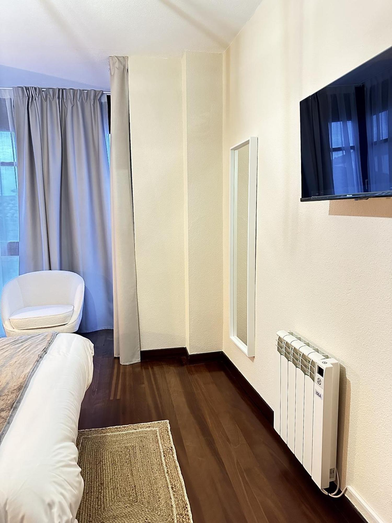 Apartamentos Val De Комильяс Экстерьер фото