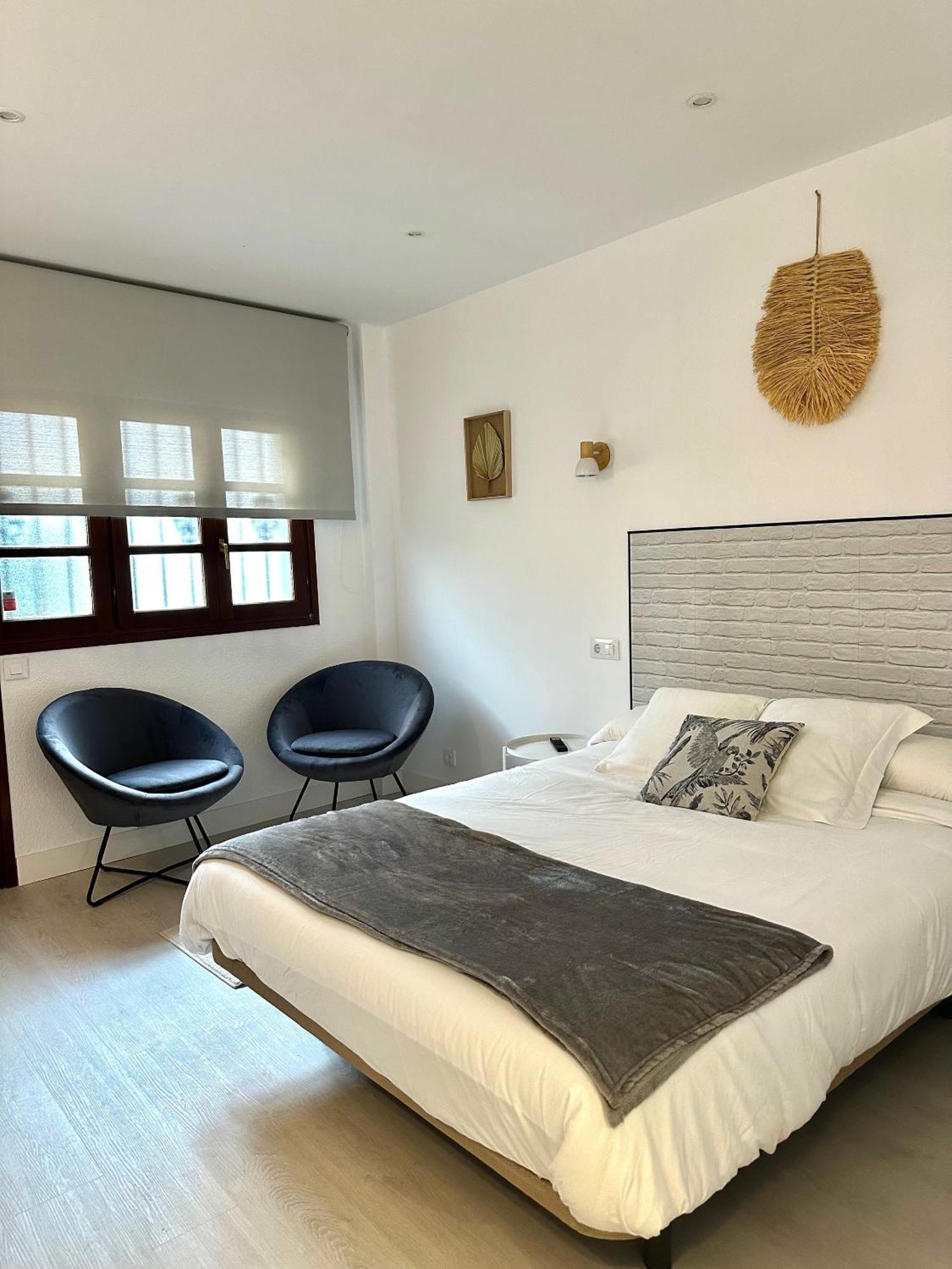 Apartamentos Val De Комильяс Экстерьер фото