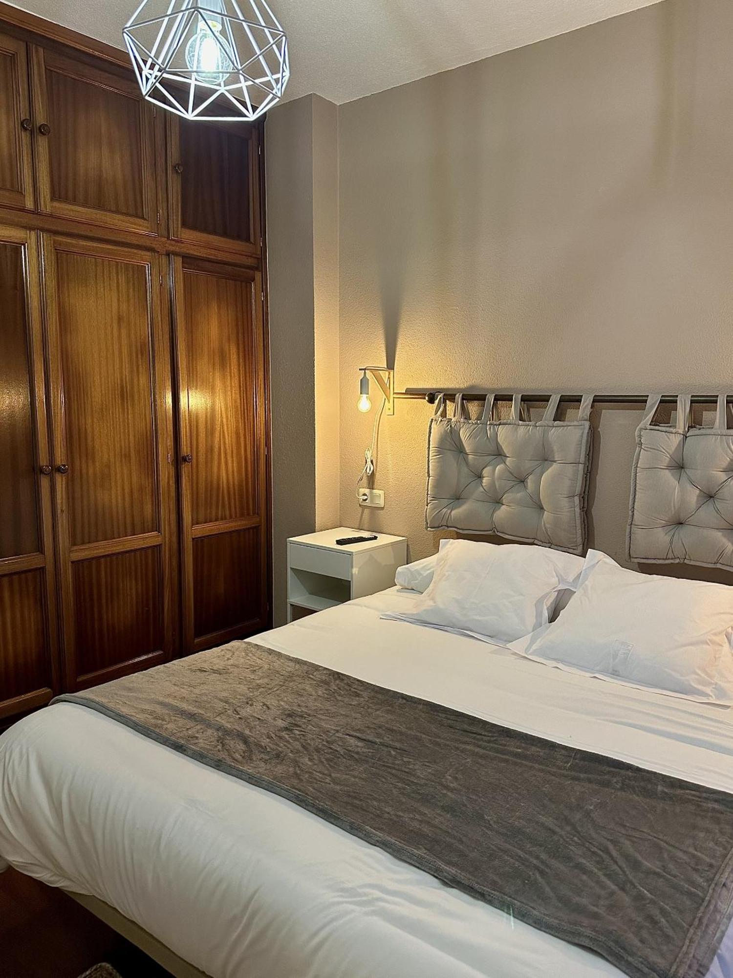 Apartamentos Val De Комильяс Экстерьер фото