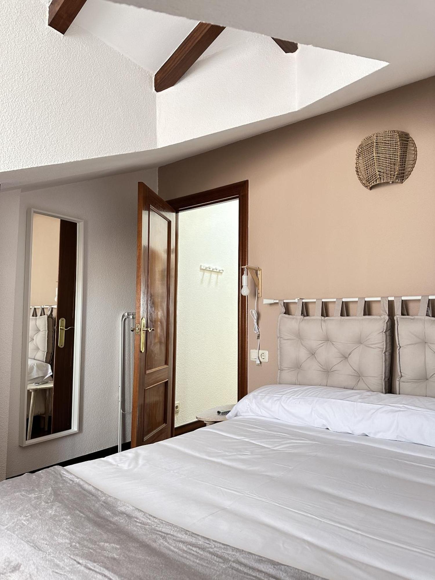 Apartamentos Val De Комильяс Экстерьер фото
